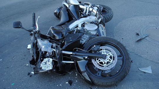 Tragiczny wypadek motocyklisty w Tomaszowie Mazowieckim. Policja apeluje o ostrożność