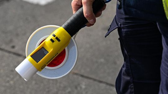 Trójka młodych ludzi w szpitalu, kierowca po spożyciu