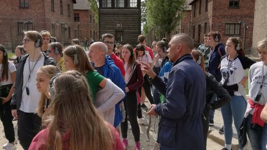 Trudna lekcja historii w Oświęcimiu