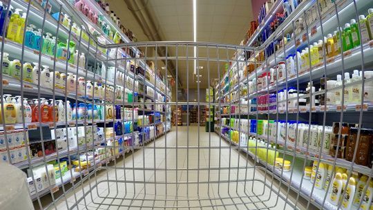 Trwa najazd na supermarkety
