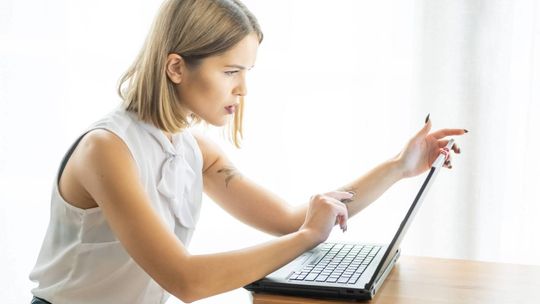 Trzy czwarte Polaków spędza do 4 godzin wolnego czasu dziennie w internecie