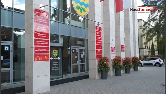Trzy odwołania dopisane w dniu sesji. Po co Rada Powiatu zmienia przewodniczących komisji?