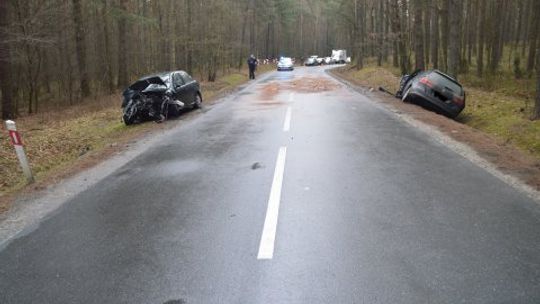 Trzy osoby trafiły do szpitala po wypadku w Liciążnej