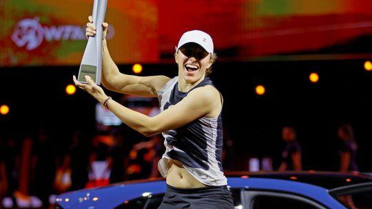 Turniej WTA w Stuttgarcie - Świątek pokonała w finale Sabalenkę