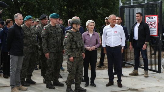 Tusk na granicy z Białorusią: wybrałem to miejsce, by pokazać na czym polega współczesna solidarność