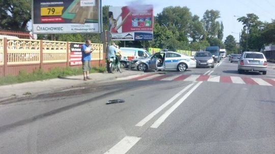 Ty niegrzeczna dziewczynko… nie wolno rozbijać radiowozów