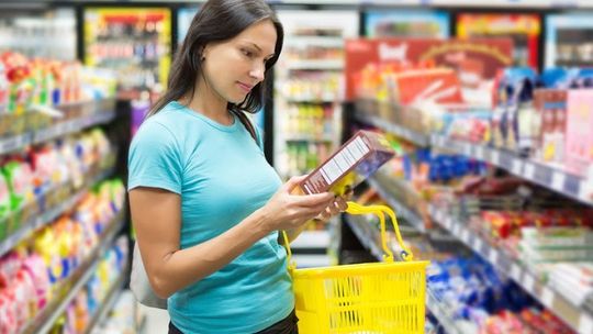 Tylko co czwarty z nas zwraca uwagę na skład kupowanych produktów spożywczych