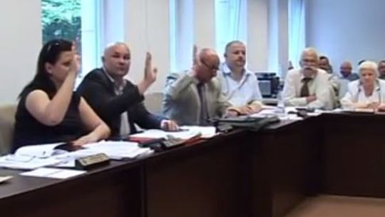 Tylko czwórka była "przeciw"
