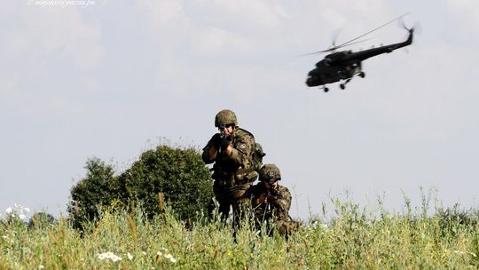 Tysiące osób  wzywanych do wojska