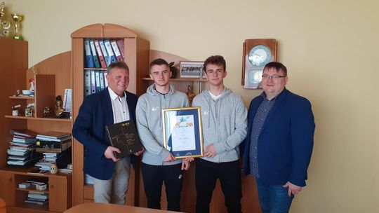 Uczą się inwestować na giełdzie 