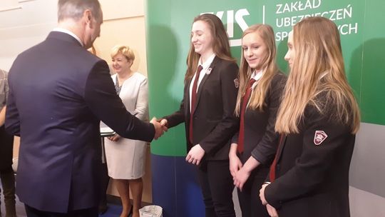 Uczennice z Tomaszowa Mazowieckiego najlepsze w II etapie Olimpiady o ubezpieczeniach społecznych