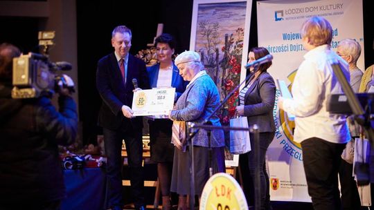 Uczestniczki zajęć MCK laureatkami IX Wojewódzkiego Przeglądu Twórczości Dojrzałej „Przystanek 60+”