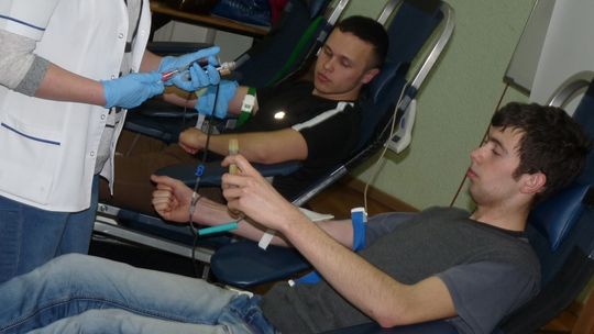Uczniowie "Samochodówki" ratują życie!
