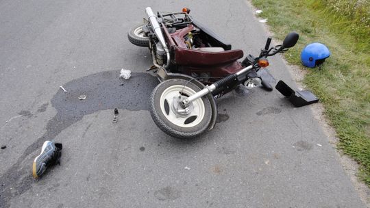 Uderzył w motorowerzystę