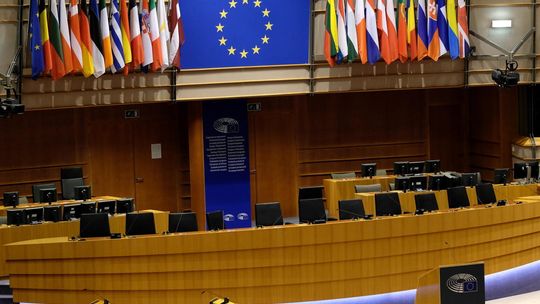 UE tworzy grupę zadaniową do zwalczania obcych ingerencji w wybory europejskie