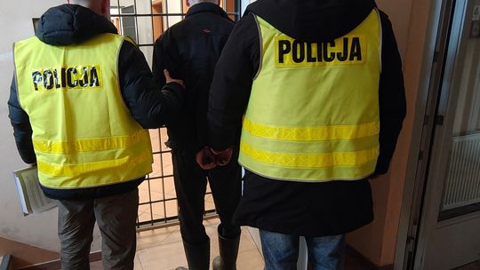 Ukradł dwa auta w kilka dni. 27-latek wpadł w Tomaszowie po kradzieży paliwa