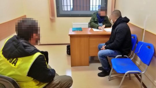 Ukradł rękawiczki. Czeka go sprawa za narkotyki