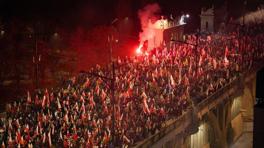Ulicami Warszawy przeszedł Marsz Niepodległości; duże rozbieżności w szacunkach dot. liczebności