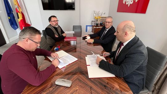Umowa z wykonawcą kaplicy podpisana