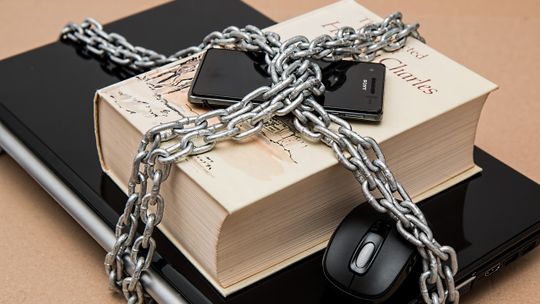 Unia Europejska chce walczyć z prywatną cenzurą w internecie. Nowe prawo ma uregulować zasady moderacji treści