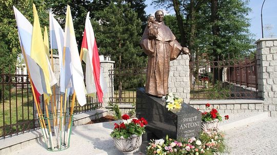 Uroczyste odsłonięcie pomnika św. Antoniego, patrona miasta i powiatu