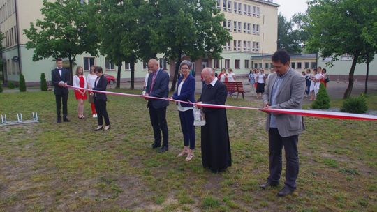 Uroczyste otwarcie siłowni zewnętrznej przy Gimnazjum nr 6 w Tomaszowie Maz.