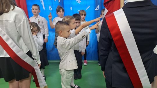 Uroczystość pasowania na uczniów w SP 6