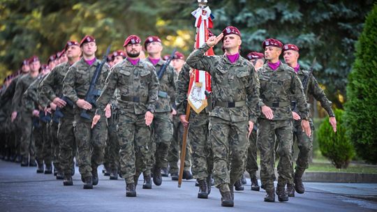 Uroczysty Apel w 25 Brygadzie Kawalerii Powietrznej z okazji Święta Wojsk Lądowych