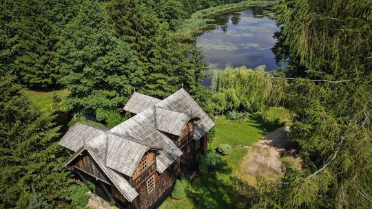 Urokliwe miejsce wśród lasów i stawów