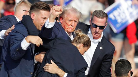 USA: Donald Trump postrzelony przez zamachowca podczas wiecu w Pensylwanii