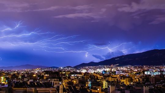 Uwaga! Możliwe burze z opadami deszczu
