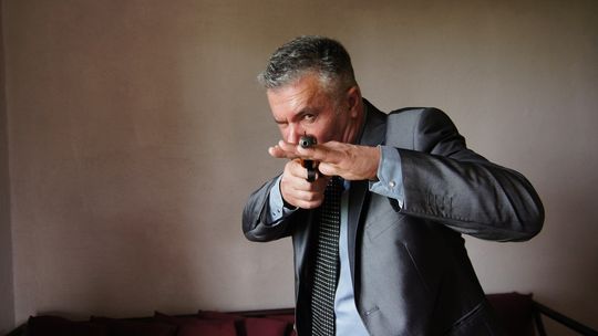 Uzbrojeni bandyci w maskach napadli na sekretarza gminy