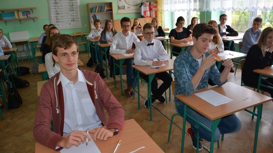 VIII Powiatowe Dyktando Gimnazjalistów w Zespole Szkolno- Przedszkolnym nr 8