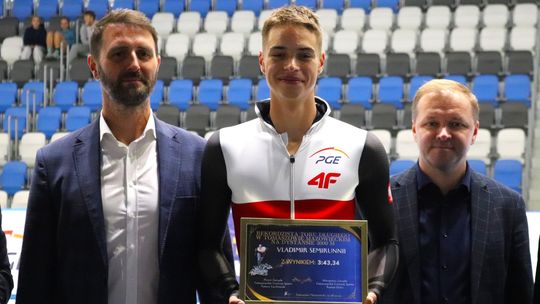 Vladimir Semirunnii bije rekord toru – mocne emocje w Arenie Lodowej!