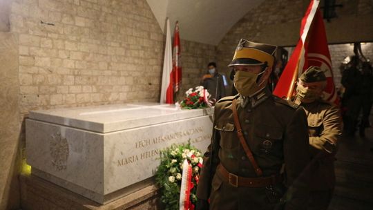 W całym kraju obchody 12. rocznicy katastrofy smoleńskiej; przed Pałacem Prezydenckim wystąpienie prezesa PiS