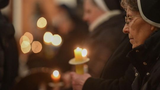 W Kościele 2 lutego kończy się okres trzymania choinek; jedyny dzień, kiedy błogosławi się świece