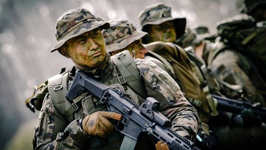 W lesie jak na polu walki. Intensywne szkolenie przyszłych dowódców w 25 Brygadzie