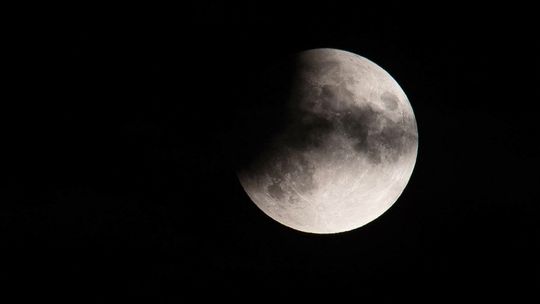W nocy z soboty na niedzielę częściowe zaćmienie Księżyca