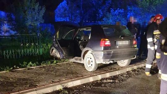 Tarnowska Wola: kierowca Volkswagena z 3 promilami wjechał w ogrodzenie