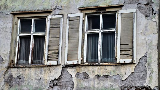 W Polsce ubywa ruder, ale wciąż ponad 2,4 mln mieszkań pamięta czasy II RP lub nawet zaborów