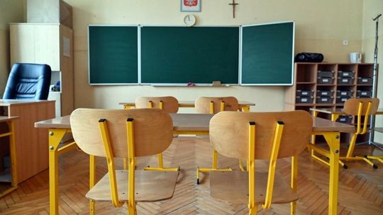 W poniedziałek uczniowie wracają do nauki stacjonarnej
