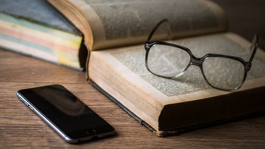 W ubiegłym roku ofiarami przestępstw telefonicznych padło 3,5 tys. seniorów
