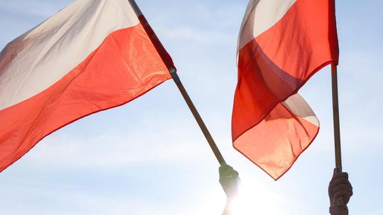 W Warszawie rozpoczęły się marsze organizowane przez sztaby Trzaskowskiego i Nawrockiego