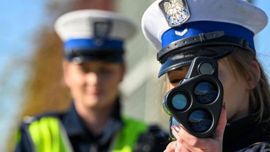 W związku z długim weekendem na drogach więcej policji; będą kontrole prędkości i trzeźwości W związku z długim weekendem na drogach więcej policji; będą kontrole prędkości i trzeźwości