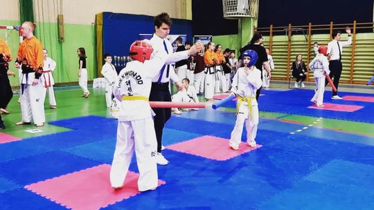 Walczyli juniorzy. 200 zawodników na matach w Tomaszowie