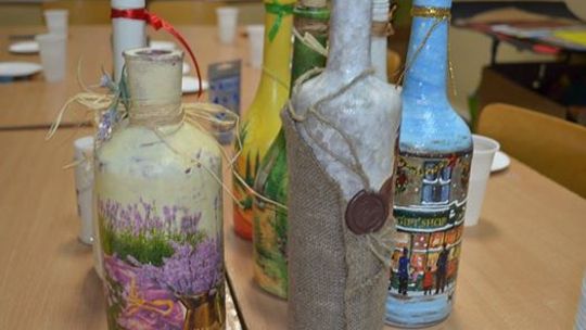 WARSZTATY DECOUPAGE’U „OZDOBNA BUTELKA” W DOK-U