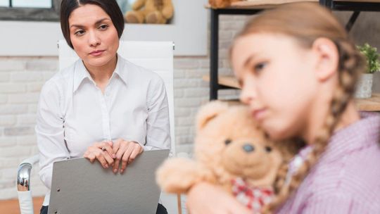 Więcej pierwszej pomocy psychologicznej dla dzieci i młodzieży. Łódzki NFZ uruchamia nowe ośrodki