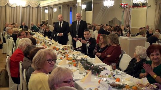 Wieczór Wigilijny w Tomaszowskim Uniwersytecie Trzeciego Wieku