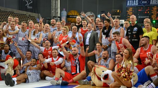 Wojskowi kontra Gortat Team