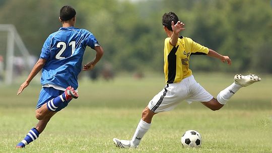Wpływ kontuzji i innych czynników na kursy bukmacherskie w sporcie